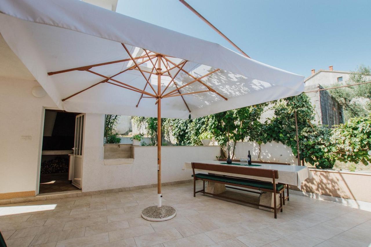 Apartments By The Sea Arbanija, Ciovo - 1085 Trogir Exterior foto